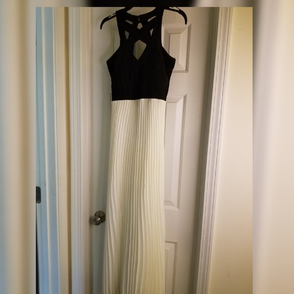 Dress - Picture 2 of 8